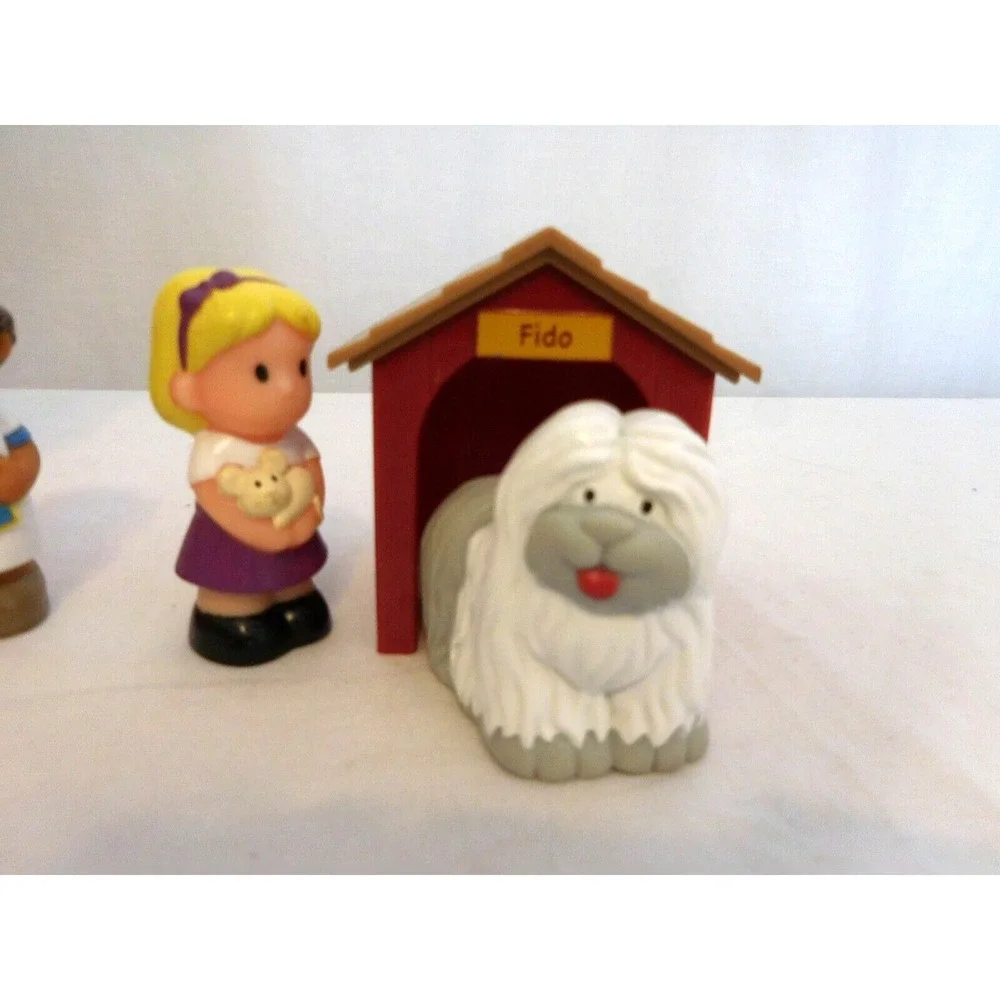 Step 2 Main Street Village Town Little People Pet Vet Clinic w Nurse Ambulance +